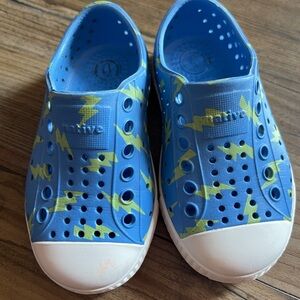 Native Kids Blue and Yellow Lightning Water Shoes C6